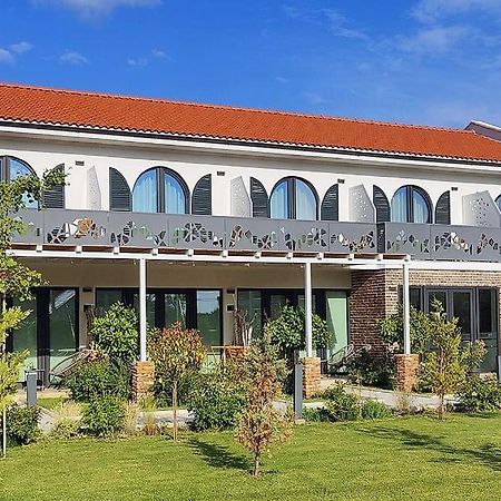 Boutique 23 Hotel Douazeci si Trei August Bagian luar foto