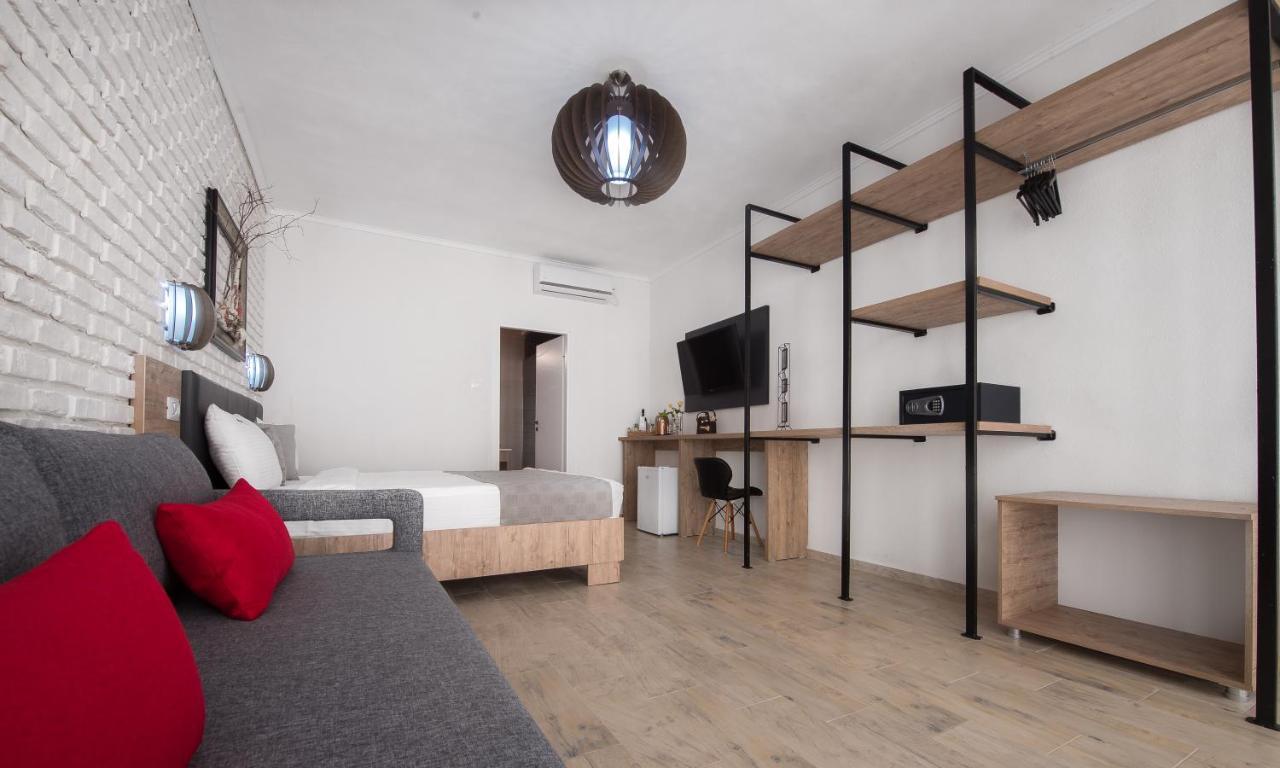 Boutique 23 Hotel Douazeci si Trei August Bagian luar foto