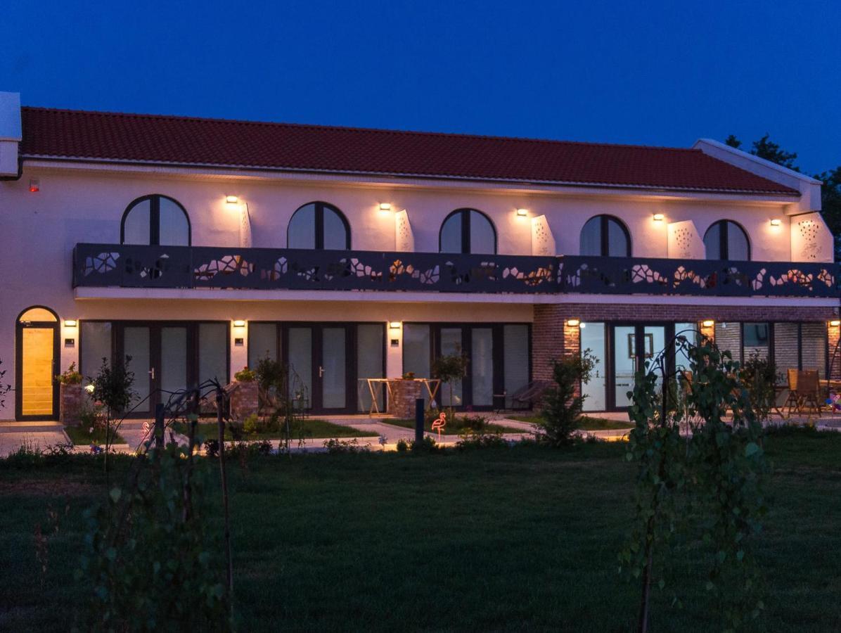 Boutique 23 Hotel Douazeci si Trei August Bagian luar foto