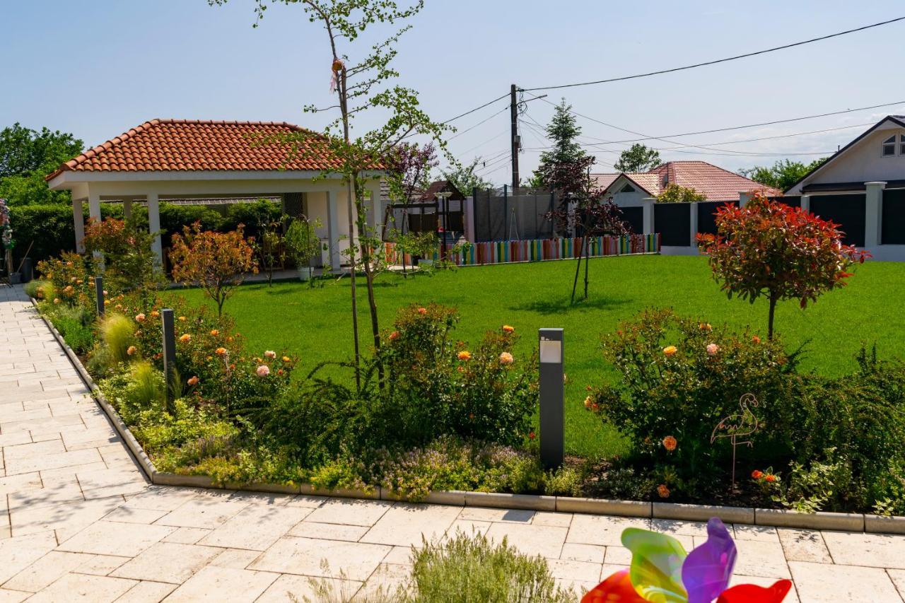 Boutique 23 Hotel Douazeci si Trei August Bagian luar foto