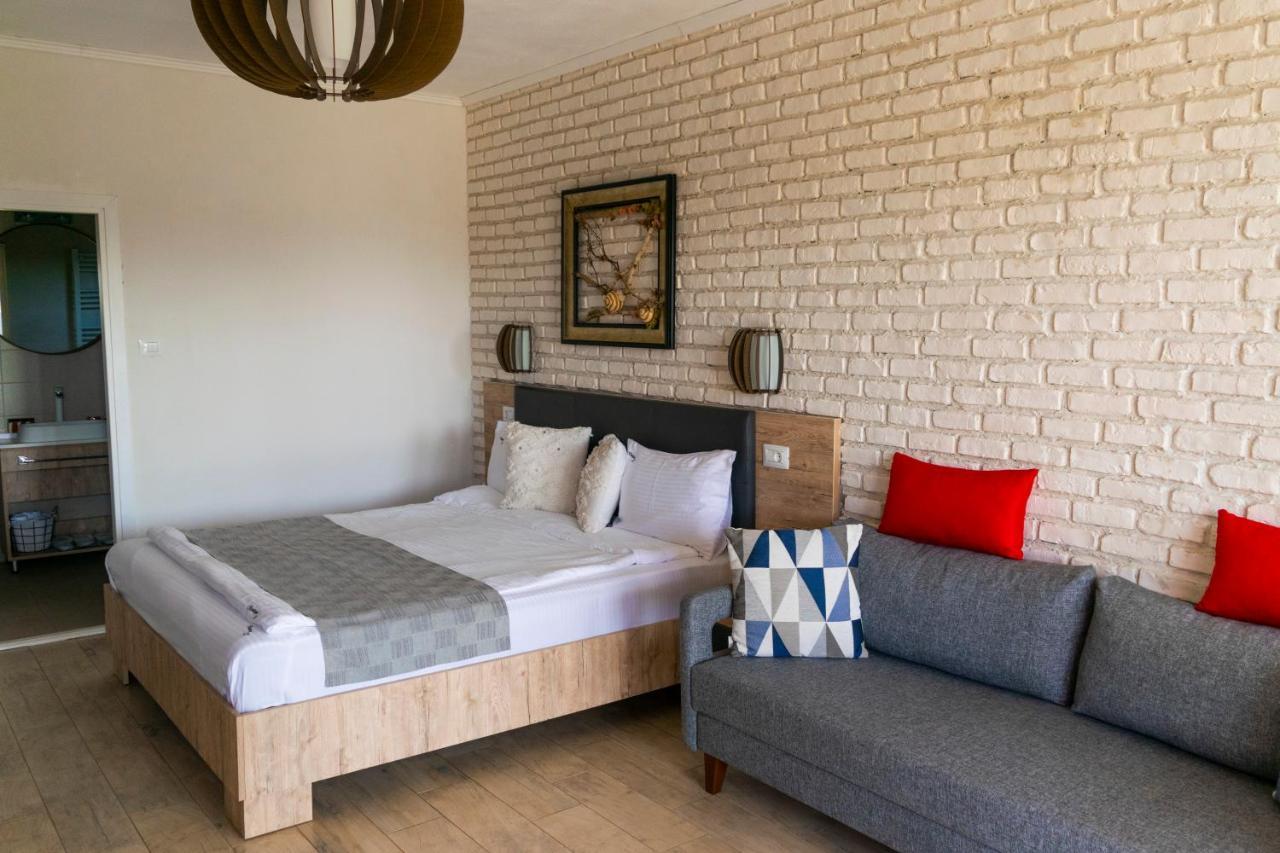 Boutique 23 Hotel Douazeci si Trei August Bagian luar foto