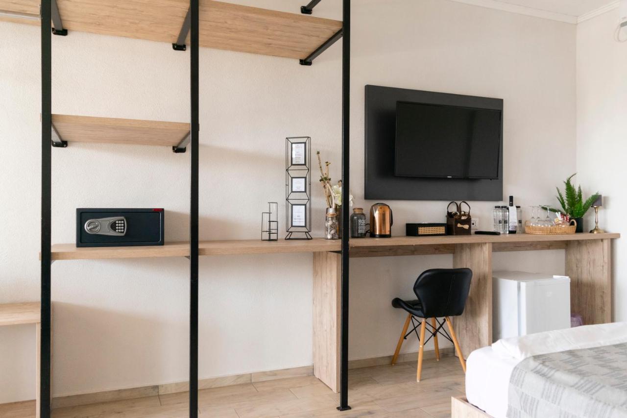 Boutique 23 Hotel Douazeci si Trei August Bagian luar foto